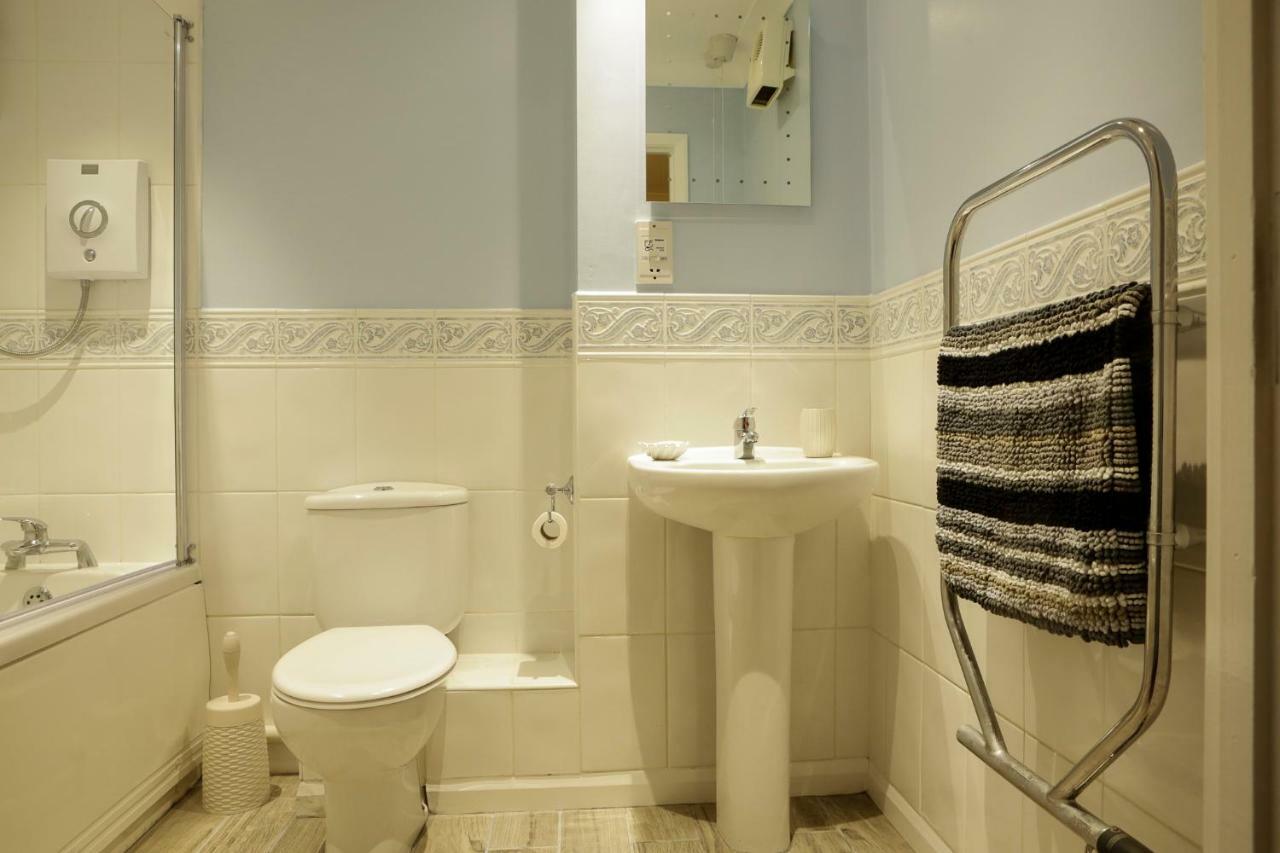 Newly Refurbished 1 Bed First Floor Apartment With Wifi Cosham Exterior foto